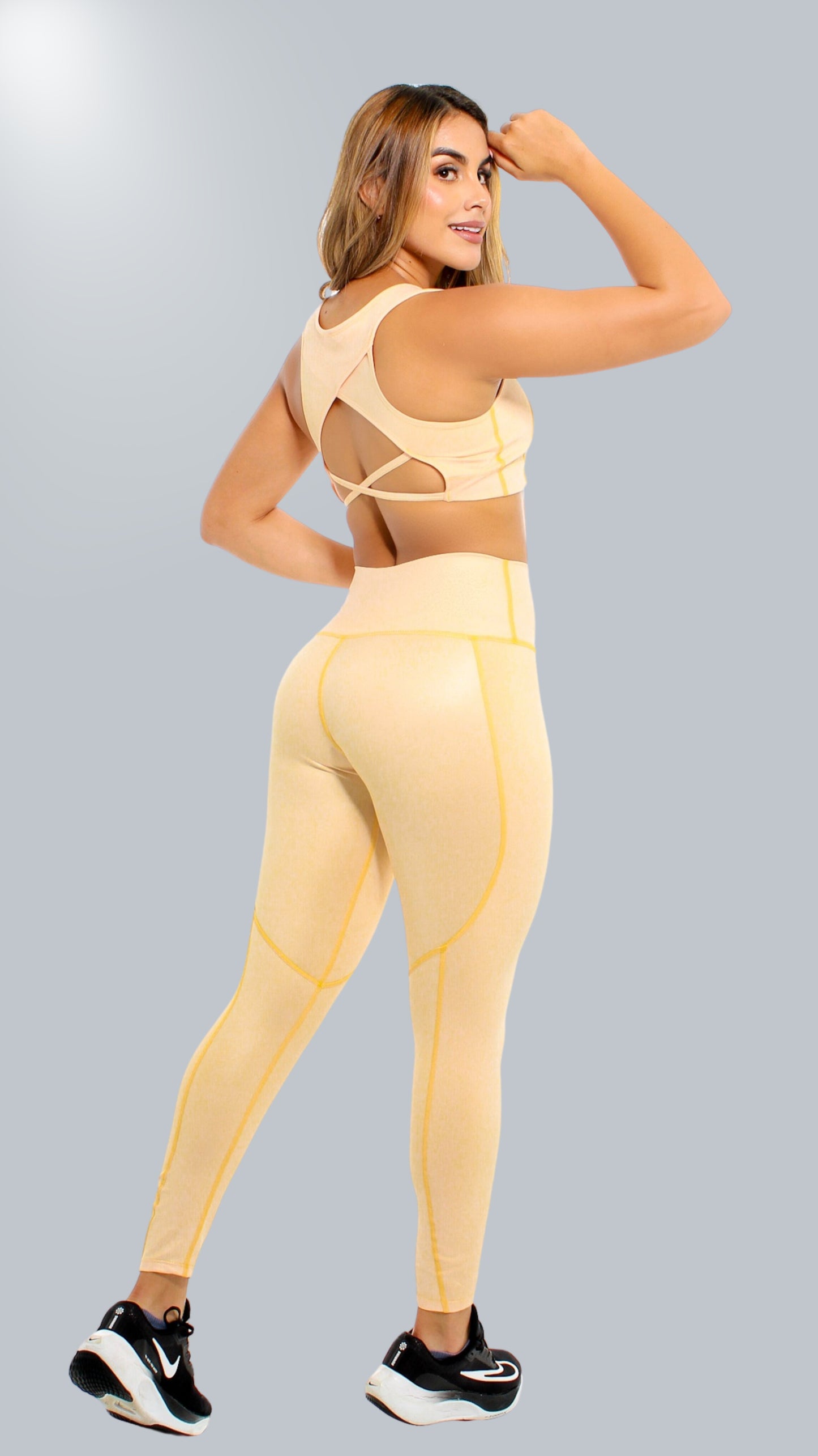 LEGGING EFECTO CUERO AMARILLO 1040